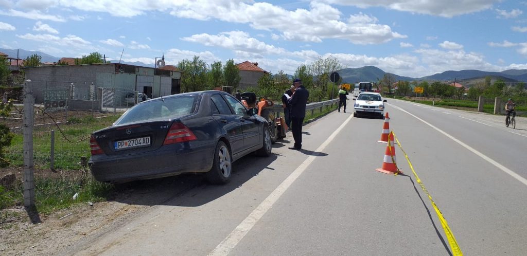 Makina humbi kontrollin dhe doli nga rruga, identifikohet viktima e aksidentit në Fier (EMRI)