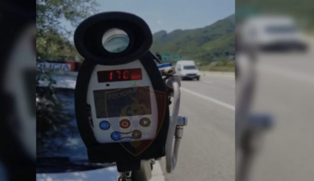 Radari i policisë “kap” shoferin 24-vjeçar me shpejtësi të çmendur