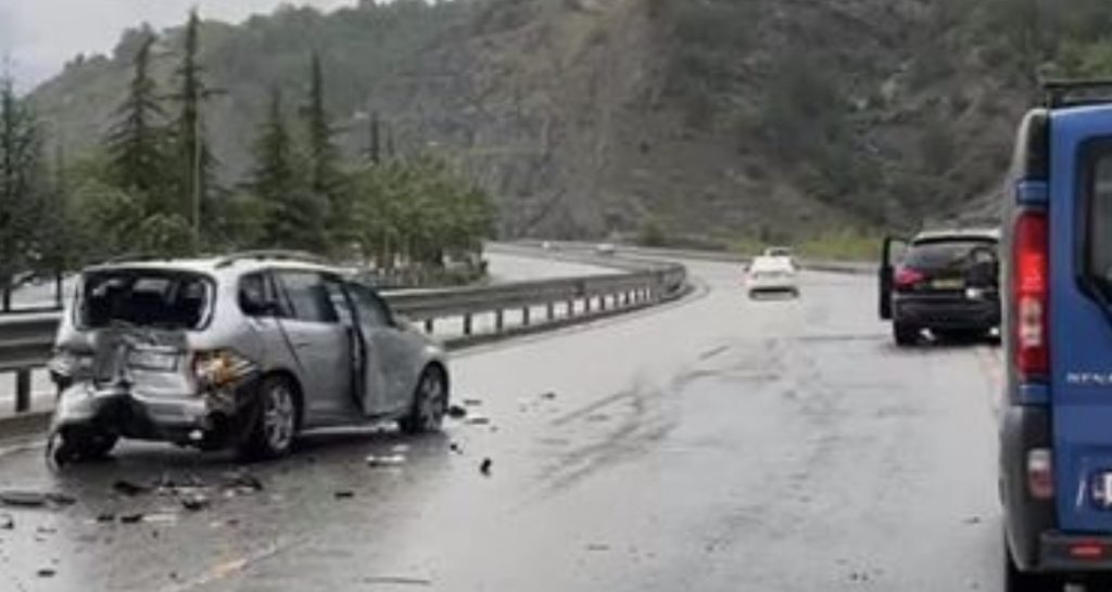 Alsident në Rrugën e Kombit,raportohet për persona të plagosur