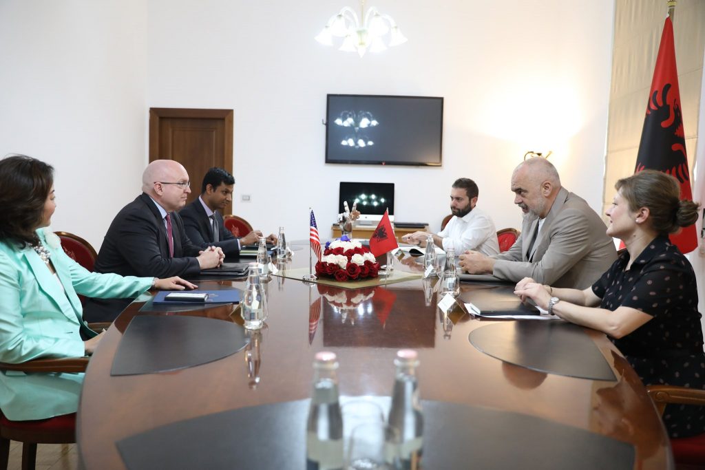 Ambasada e SHBA zbardh takimet e Reeker me Ramën e Bashën: Nënvizoi vendosmërinë e Biden dhe Blinken se…