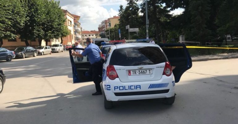 Gjashtë persona  në prangat e policisë, shpërndanin lëndë narkotike në doza të vogla.