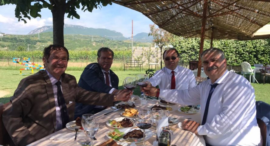 Kujtim Gjuzi: Deputetët kanë ngritur çmimin! Mijëra euro për shkarkimin e Metës