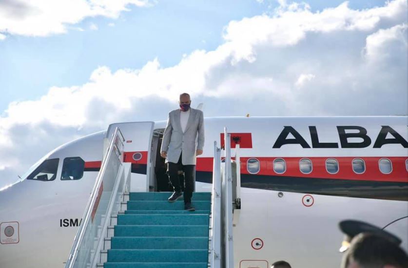 Rama publikon foto nga avioni në Ankara