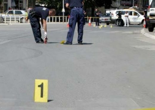 Mjeti humb kontrollin dhe del nga rruga, plagoset shoferi dhe pasagjerja