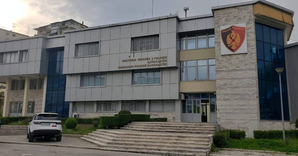 Zbulohet grabitësja e 75 mijë eurove të përmetarit