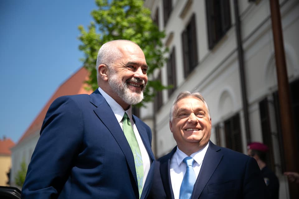 Hapen kufijtë mes Hungarisë dhe vendit tonë