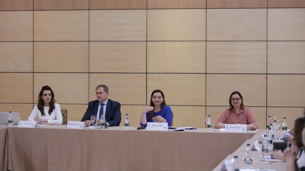 Albana Vokshi: Vendimi për te penguar gazetarët nga raportimi lirisht në Parlament dhunon lirinë e medias