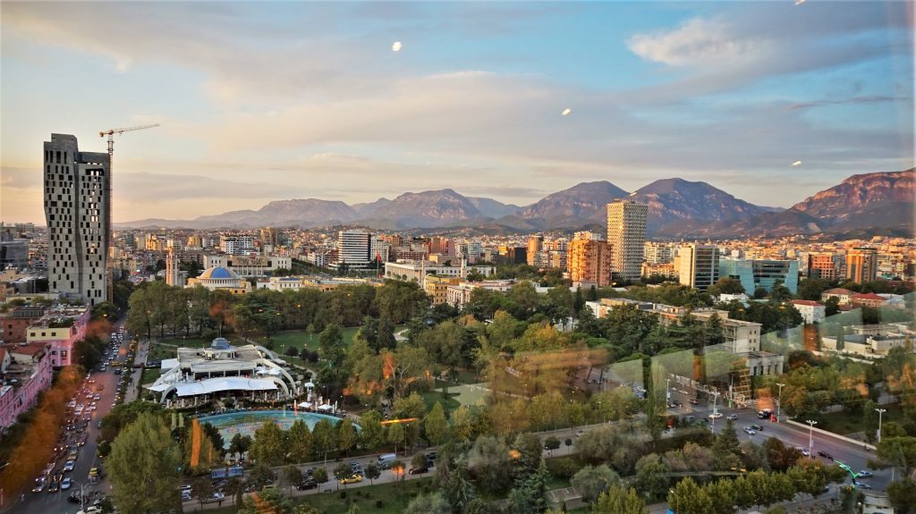 Tirana përkeqësohet me 11 vende, ja ku renditet kryeqyteti i Shqipërisë