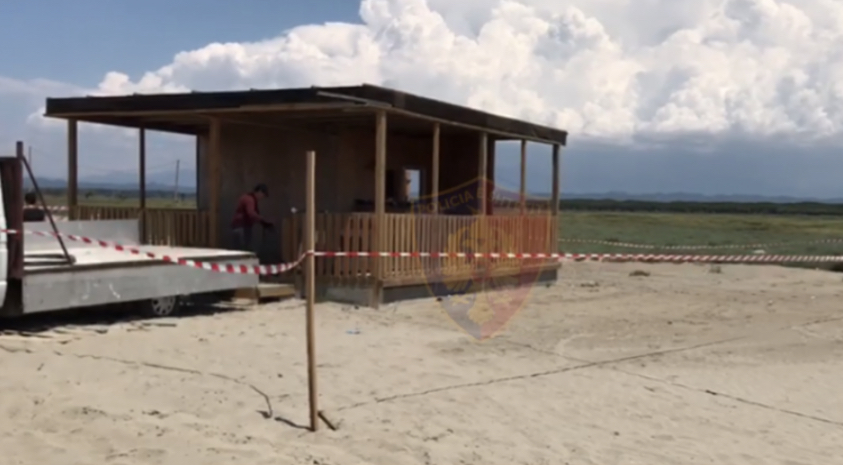 IKMT “zbarkon” në plazhin e Shëngjinit