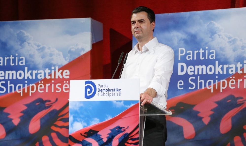 Basha ftesë demokratëve: E hedh poshtë me neveri bashkëpunimin me autorin e masakrës së 25 prillit