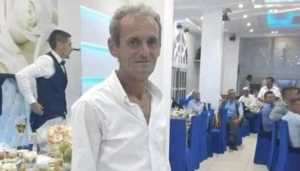 FOTO/ Vrau gruan me sopatë dhe pastaj vari veten