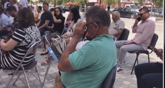 Leli u mbylli derën e teatrit, këshilltarët