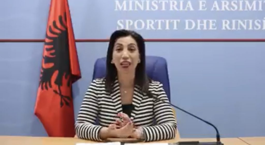 Maturantët firojnë, pas protestëts së tyre për provimin e matematikës