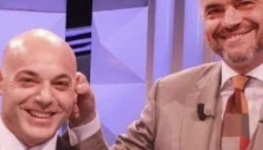 Fevziu të ja drejtojë gishtin vetes
