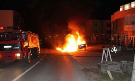 Digjet makina e një gruaje në Vlorë pas mesnate
