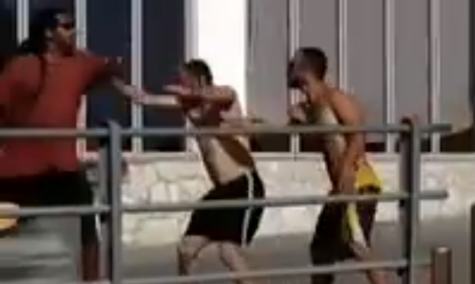 Turisti i huaj sulmohet fizikisht nga dy të rinj në Sarandë