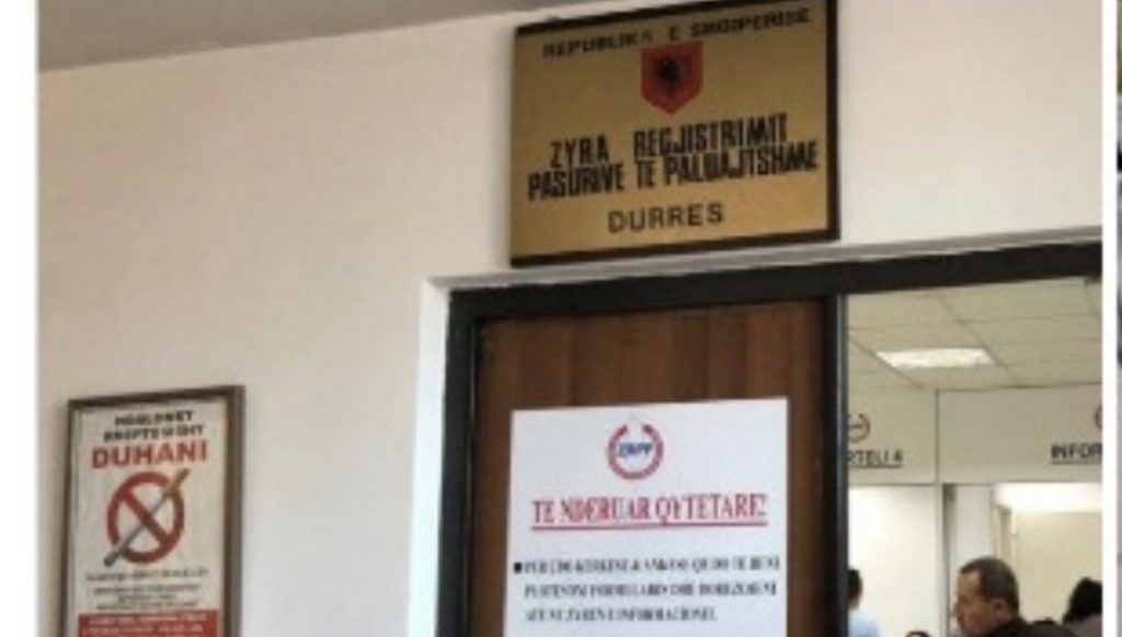 Si ranë në pranga juristi i Kadastrës dhe dy persona.