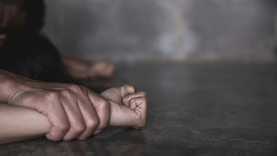 Abuzoi seksualisht me një të mitur, arrestohet dy vite pas zbulimit të ngjarjes 20-vjeçari