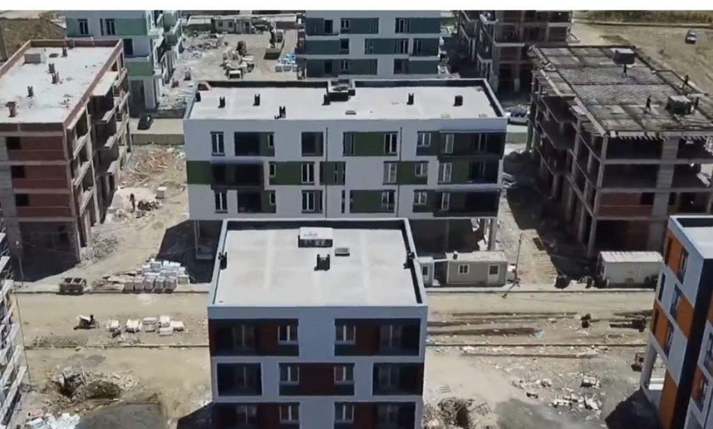 Rama poston video nga Thumana: Po merr formë qyteza e Rilindjes