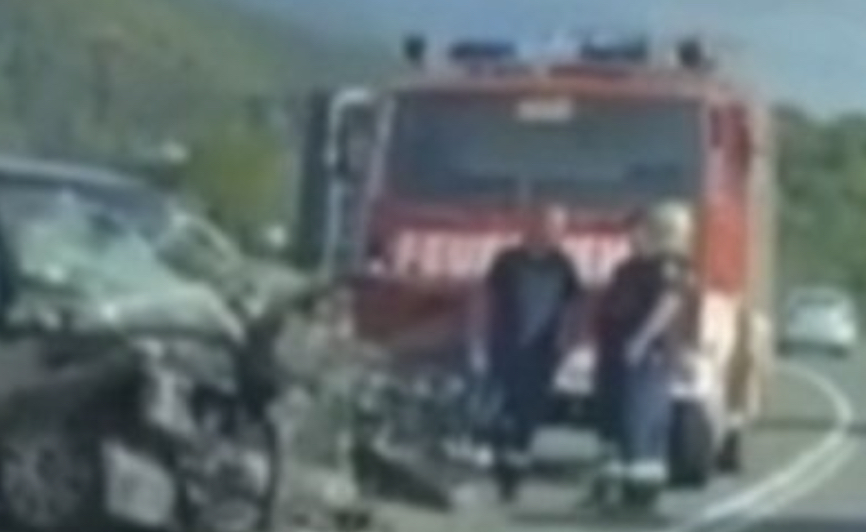 Autobusi përplaset me makinën tek Rruga e Kombit, vdes drejtuesi i mjetit