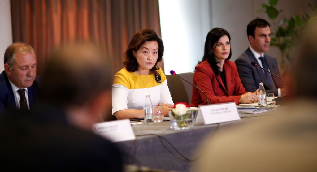 Mesazhet e forta të ambasadores së SHBA: Janë rrëzuar gjykatës të korruptuar!
