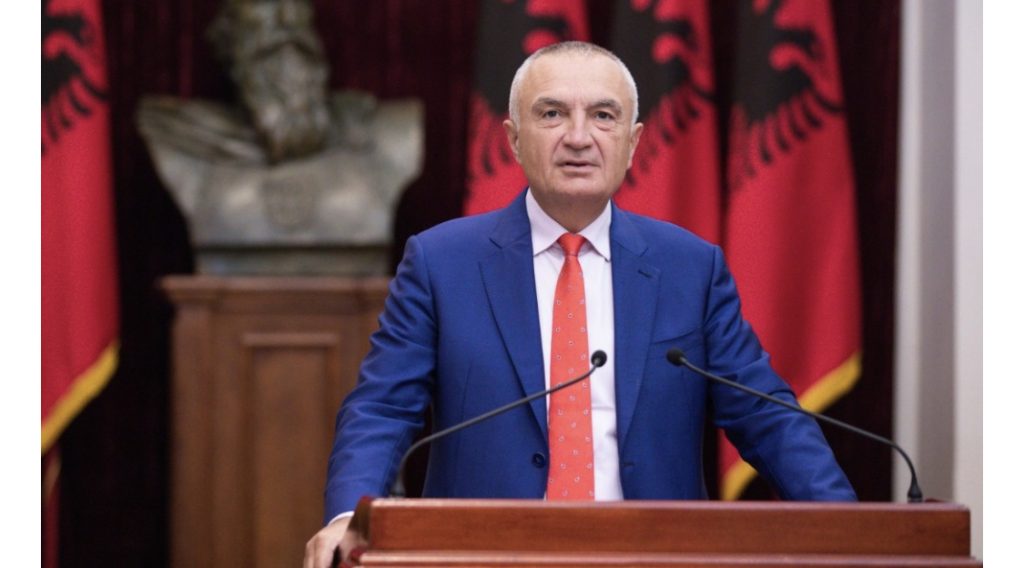 Presidenti Meta uron besimtarët për Kurban Bajramin: Të shërojmë plagët e thella të shoqërisë dhe të mendojmë për të mirën e përbashkët