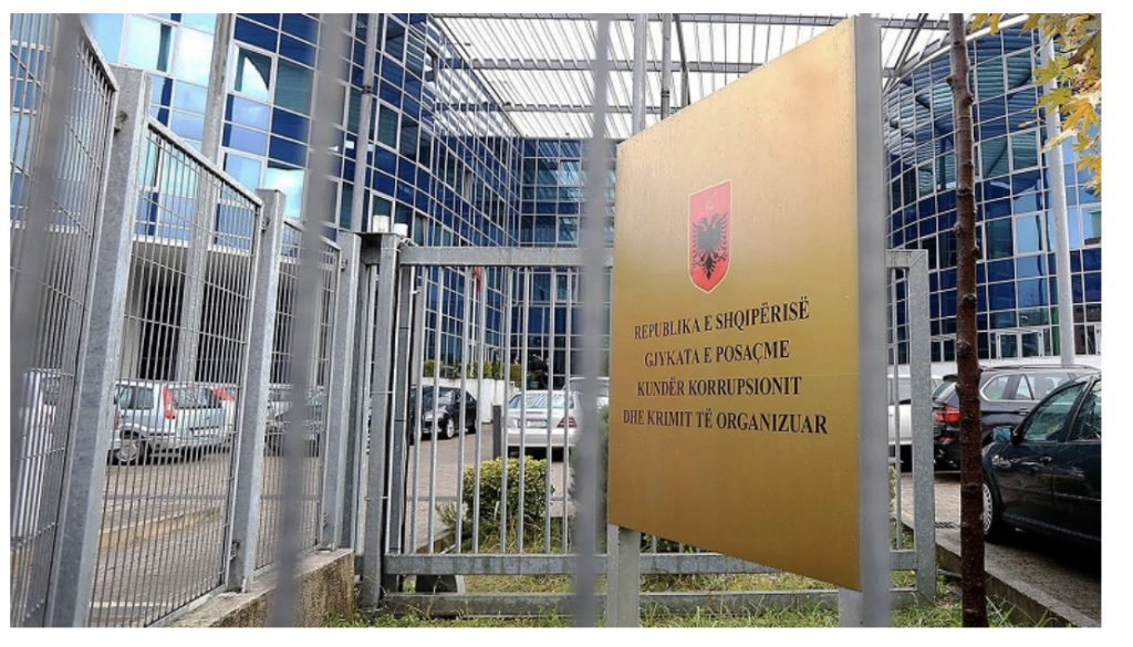 Hotel dhe prona, GJKKO sekuestron pasuritë e dy personave të shpallur në kërkim ndërkombëtar për trafik droge (Emrat)