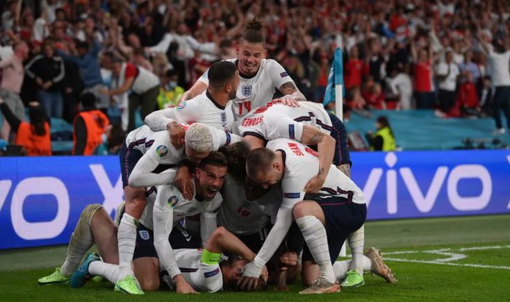 Anglia  sfidon Italinë në finale