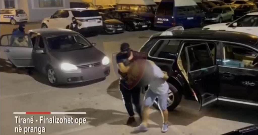Trafik dhe armëmbajtje pa leje, operacion policor në Tiranë