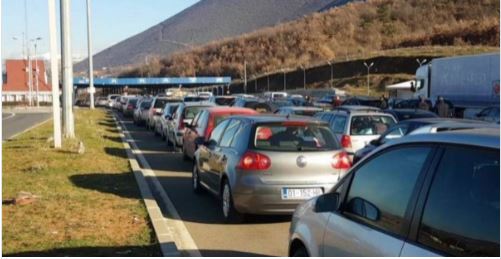 Radhë  e madhe në pikën doganore  të Morinës
