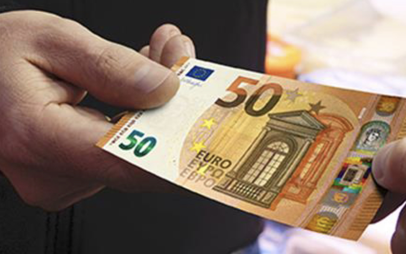 Paguanin me euro false, arrestohen dy të rinjtë nga Kruja