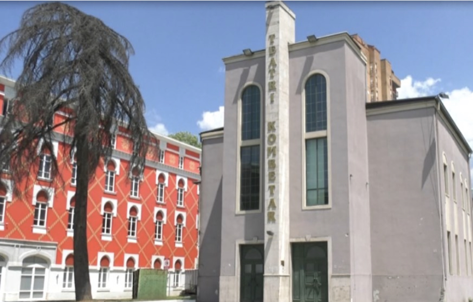 Rama i kalon   Bashkisë së Tiranës, pronën e Teatrit Kombëtar me VKM