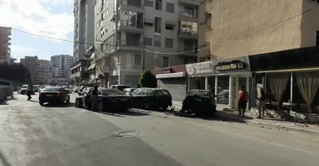 5 Makina  të përfshira në aksident, plagoset një vajzë e re