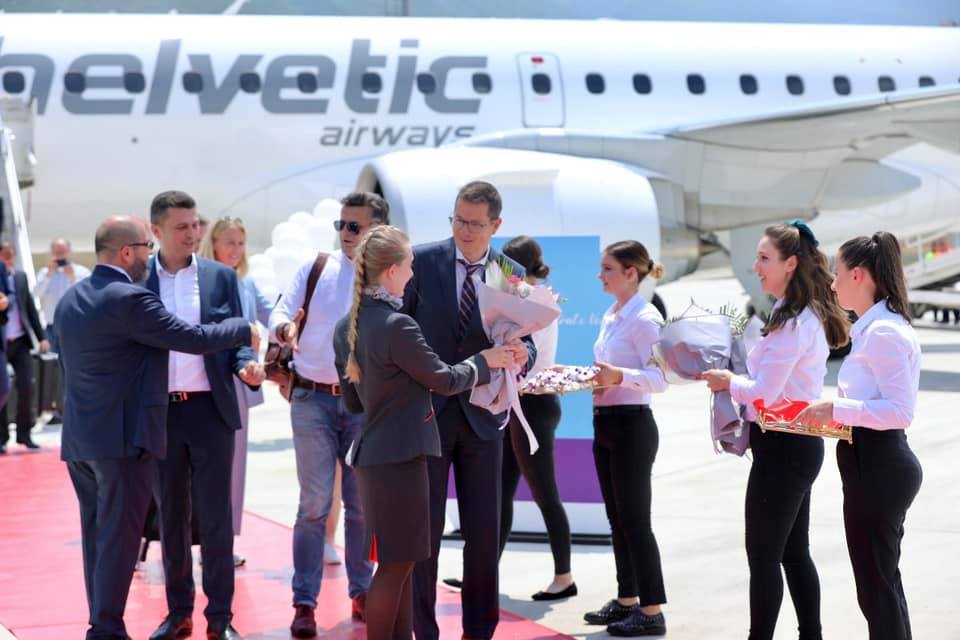 Ulet avioni i parë në aeroportin e Kukësit