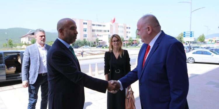Safet Gjici vlerëson gjeneralin Major Obaid Al Ketbi: Ndihmoi refugjatët e Kosovës