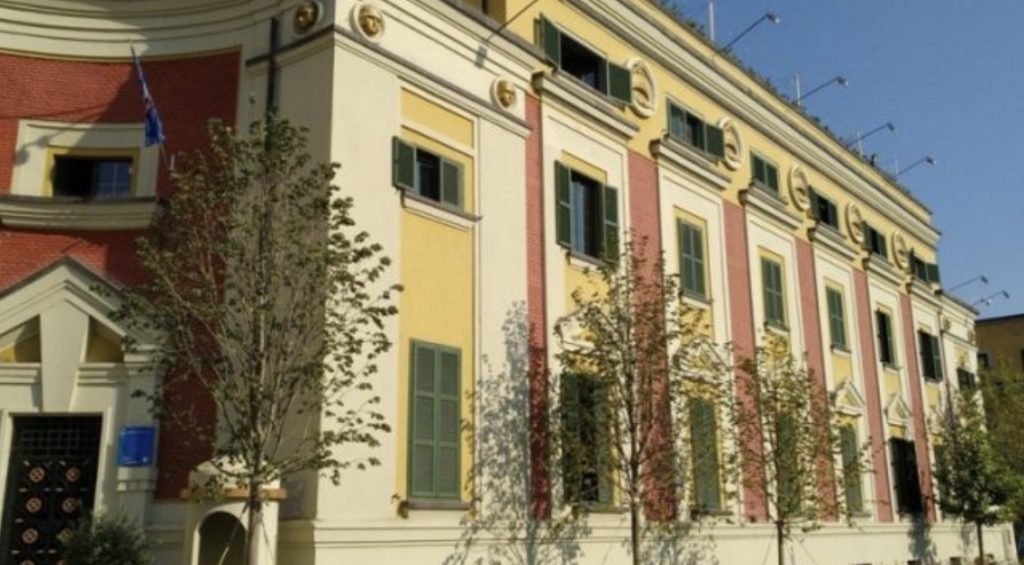 Bashkia e Tiranës miraton dëmshpërblimin për 24 familje të prekura nga zjarri apo përmbytjet
