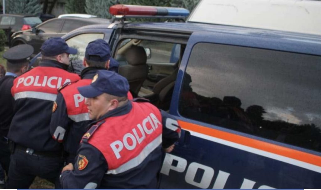 Arrestohet efektivi i policisë me kokainë në makinë