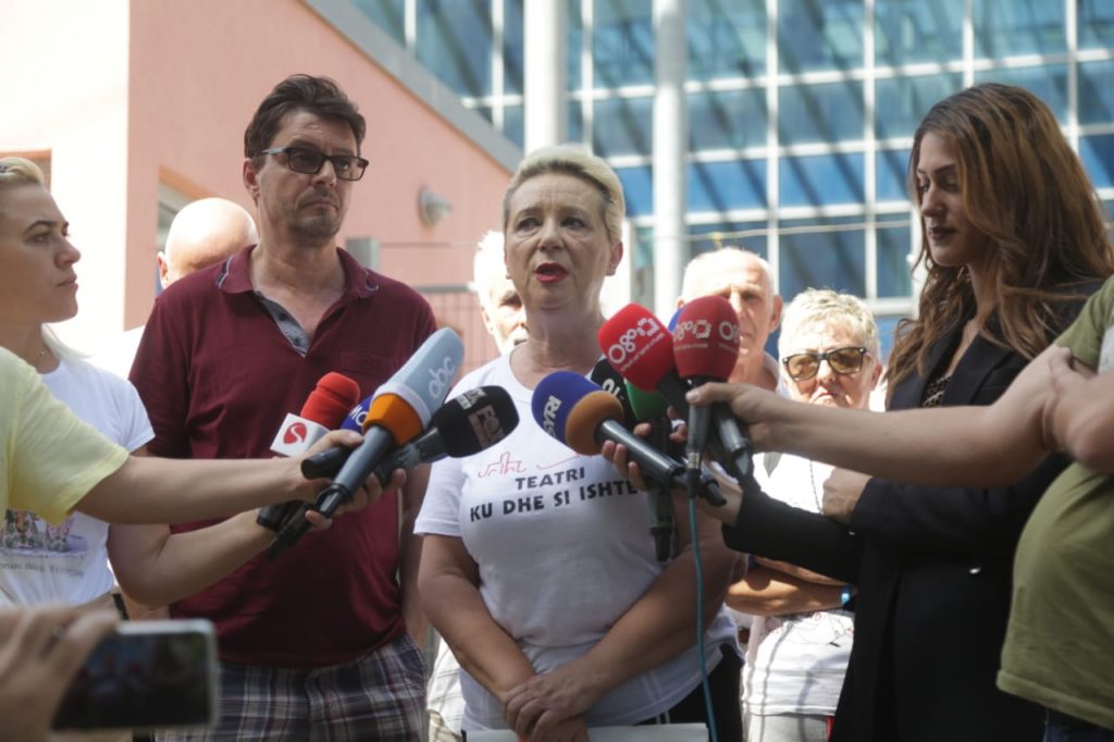 Aleanca për Teatrin paralajmëron ankesë për Yuri Kim në senatin amerikan, thirrje opozitës: E harruar paktin që kishim, ku jeni?!