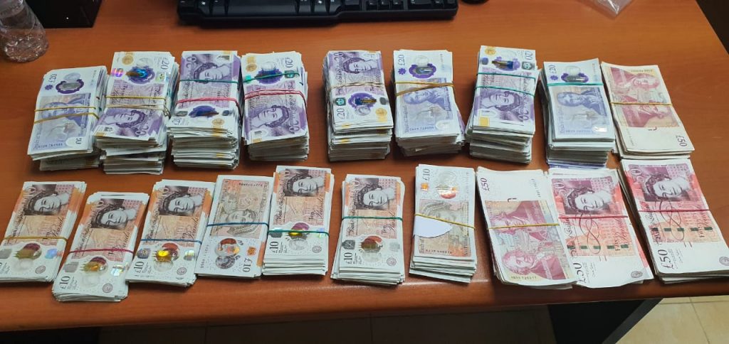 Sekuestrohen 94 mijë paund, procedohet 49 vjeçari