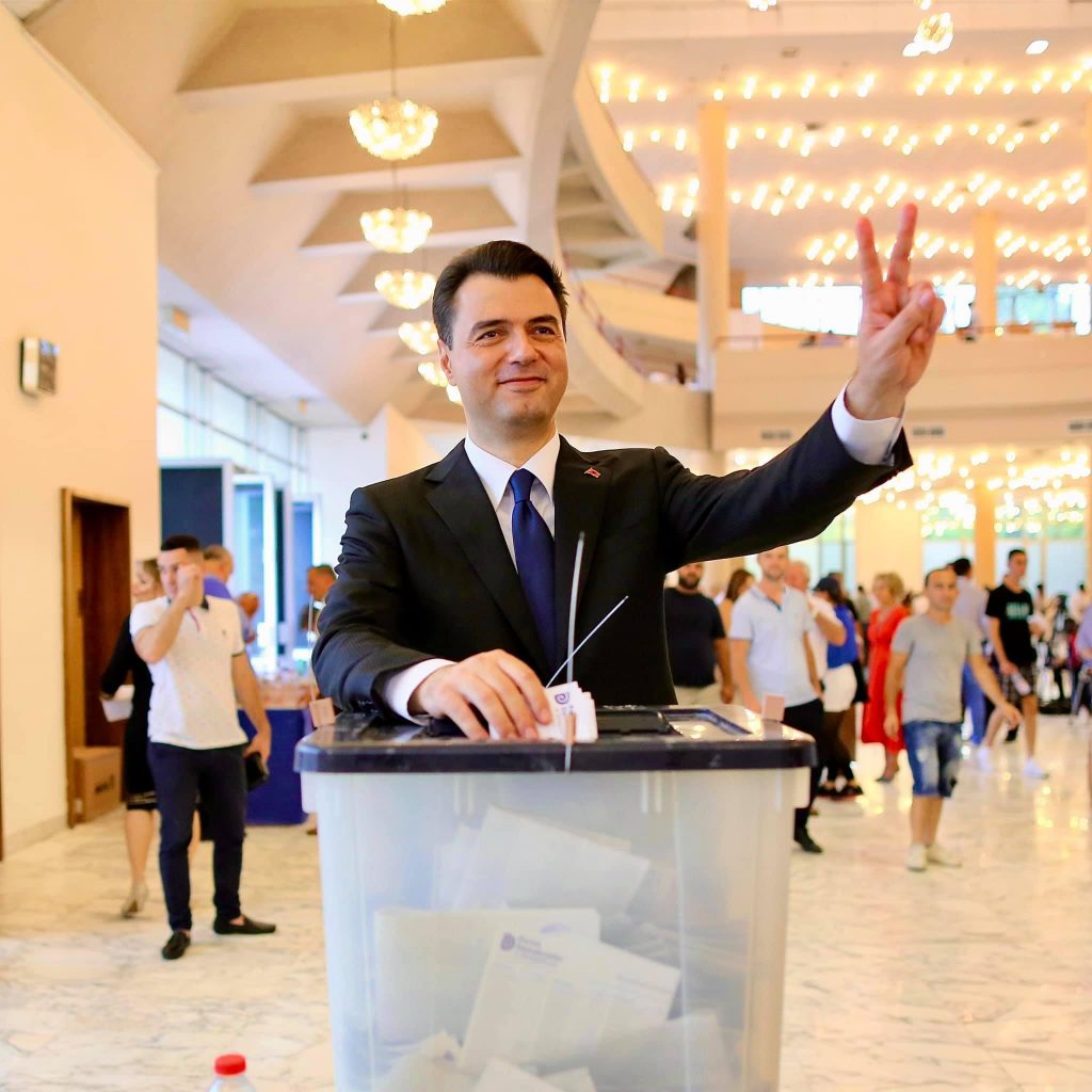 Prapaskenat e Kuvendit të PD/ Nga Halim Kosova te Sahit Dollapi dhe grupi i kritikëve!