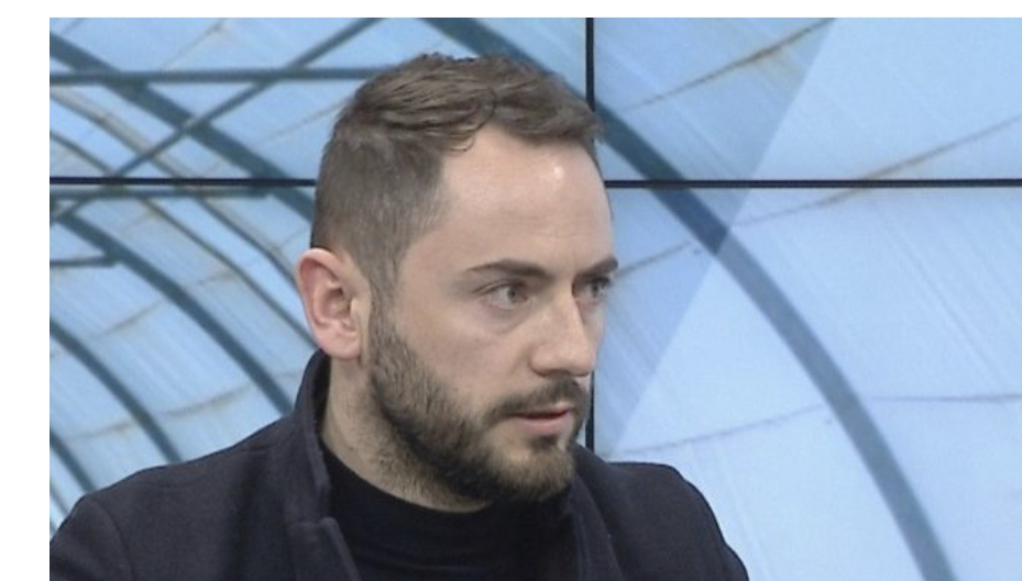 Derri i Hasit që ka zaptuar parqe e trotuare me lejen e Lali Erit