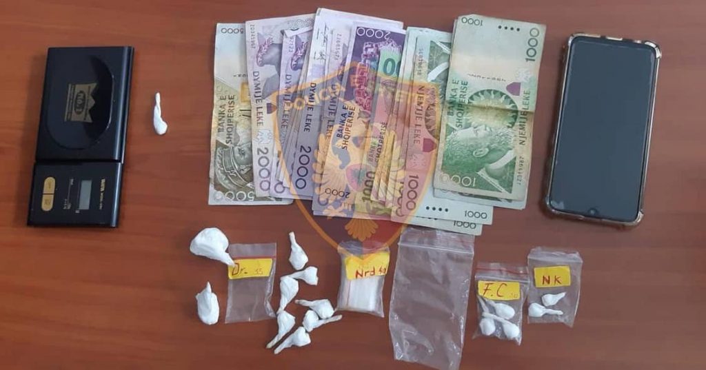 EMRI/ Prangoset 33-vjeçari, si i kishte bërë gati dozat e kokainës për shitje