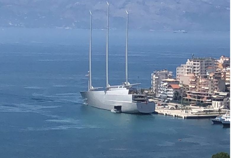 Jahti bleu naftë 500 lekë të vjetra litri, shkarkoi jashtëqitjet në Sarandë  dhe iku