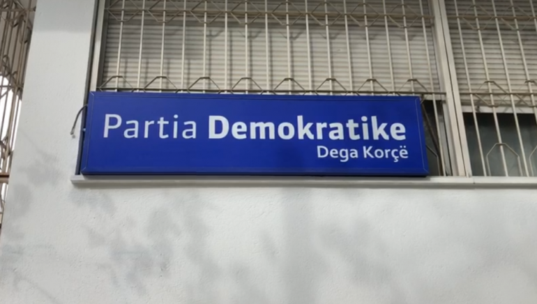 Pas dorëheqjes së kreut të PD në Korçë largohen edhe 51 përfaqësues të LDG-së
