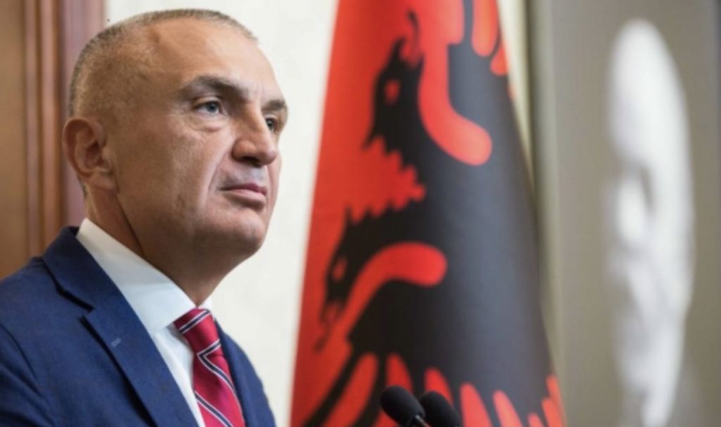 “Qeveria po mbush boshllëqet që krijon largimi masiv i shqiptarëve me…”/ Presidenti Meta i kthen Kuvendit ligjin ‘Për të huajt’