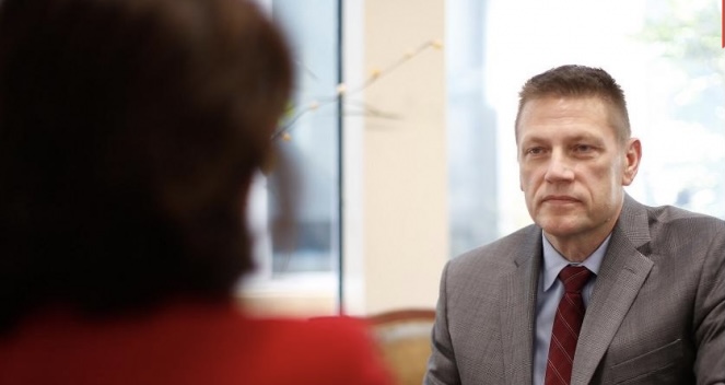 Agjenti i  FBI Steve Butler po drejton realisht  SPAK e BKH-në