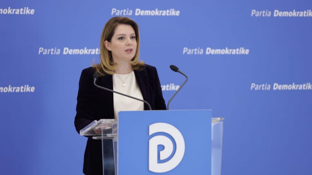 Ministria e Arsimit shtyu nisjen e vitit të ri shkollor, reagon PD: Buk bën gjë tjetër veçse krijon hendeqe te tjera për nxënësit