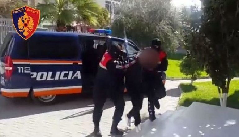 Falsifikonte leje qëndrimi për emigrantët, arrestohet pogradecari