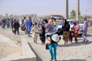Mijëra refugjatë afganë kanë shkuar në Pakistan