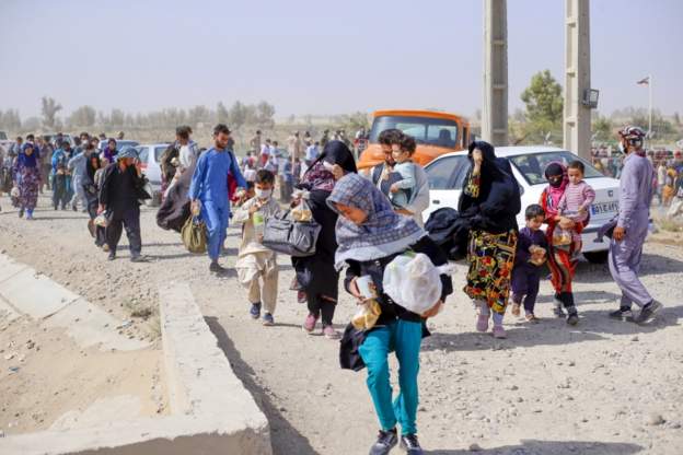 Mijëra refugjatë afganë kanë shkuar në Pakistan
